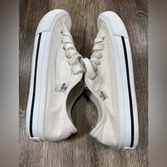 Hurley Carrie Low Top White Canvas Shoes - Size 6.5M - Picture 4 of 8